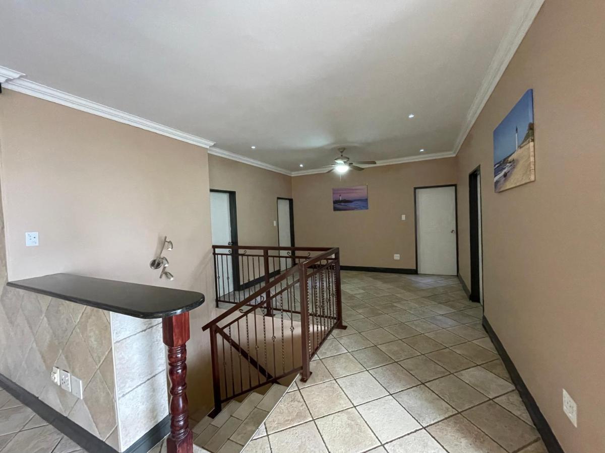 The Yacht House Hotel Hartbeespoort Exterior photo