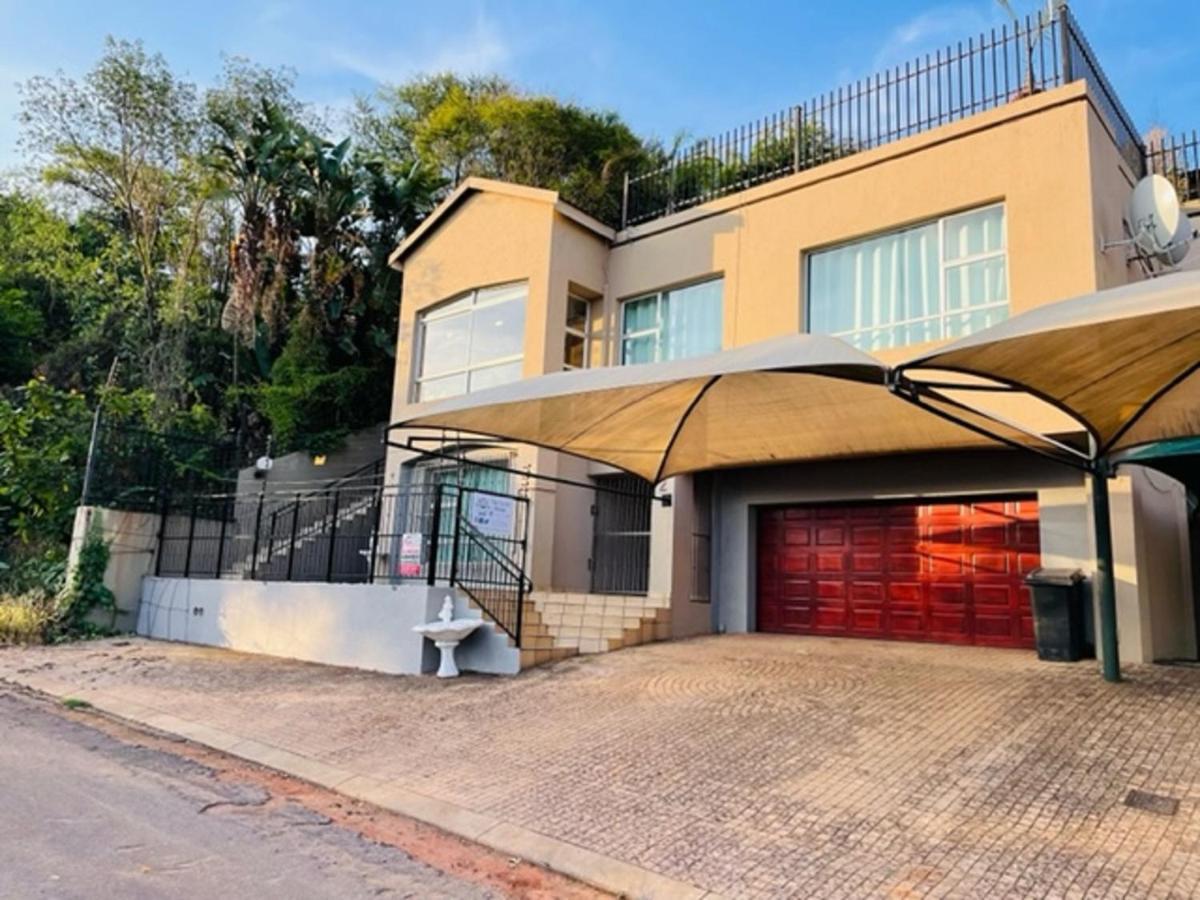 The Yacht House Hotel Hartbeespoort Exterior photo
