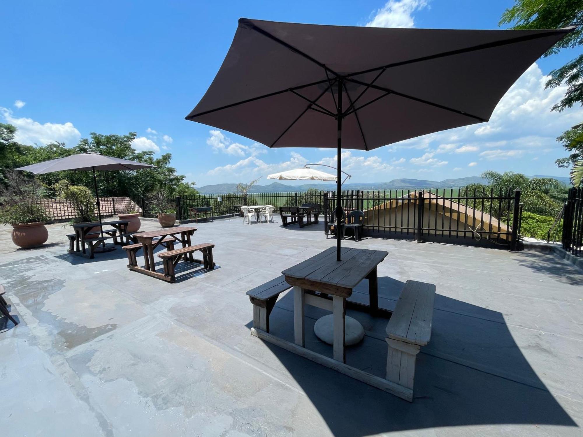 The Yacht House Hotel Hartbeespoort Exterior photo