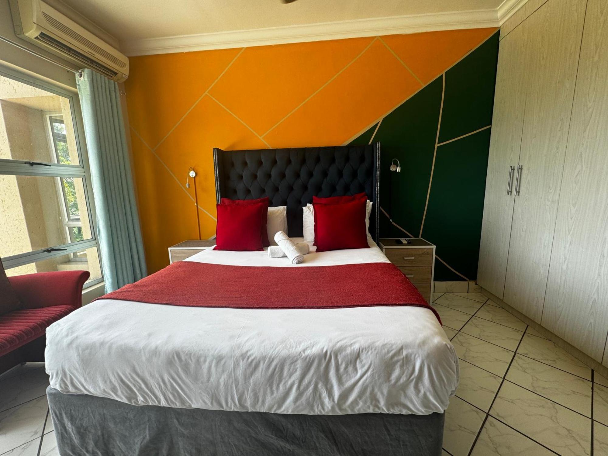 The Yacht House Hotel Hartbeespoort Exterior photo